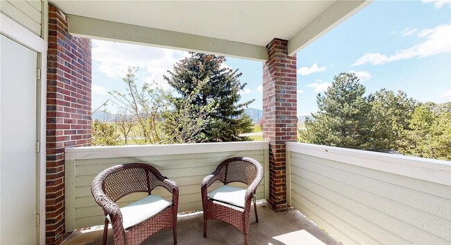 Building Photo - "Charming 1-Bedroom Condo with Mountain Views & Pool in Prime Boulder Location!"