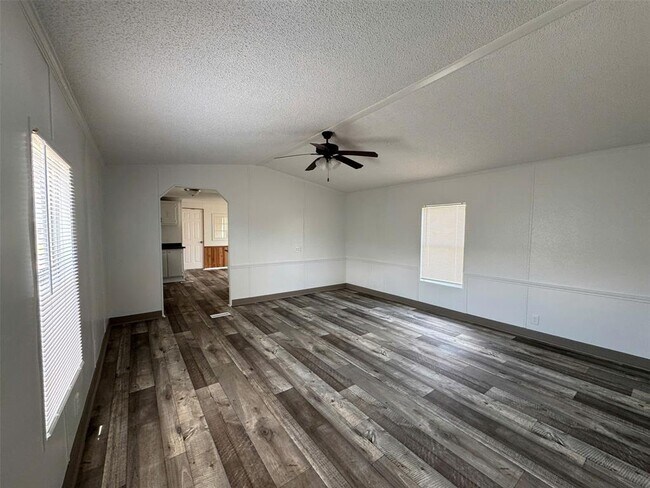 Building Photo - 16206 Wood Dr