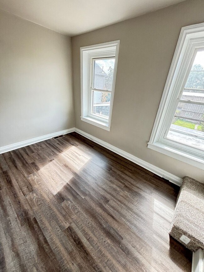 Building Photo - 2 BR Home Available in Catasauqua, PA