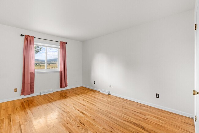 Building Photo - 1558 Greenbriar Blvd