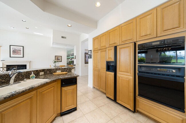 Building Photo - 727 Arrowhead Dr
