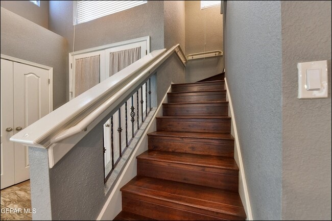 Building Photo - 6560 McFarland Ave