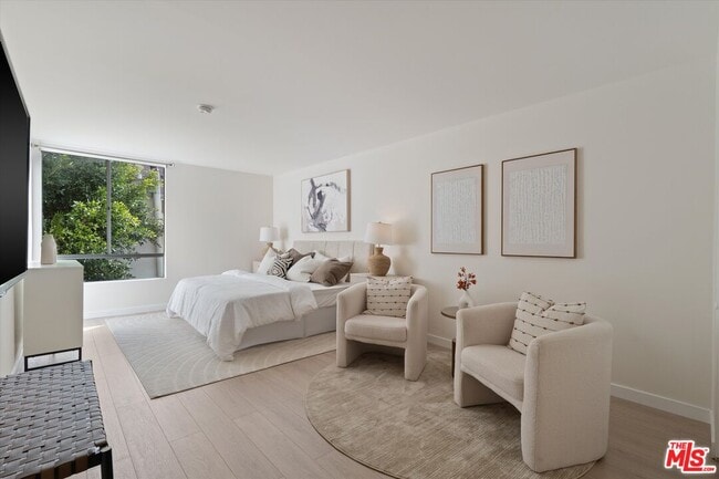 Building Photo - 429 N Oakhurst Dr