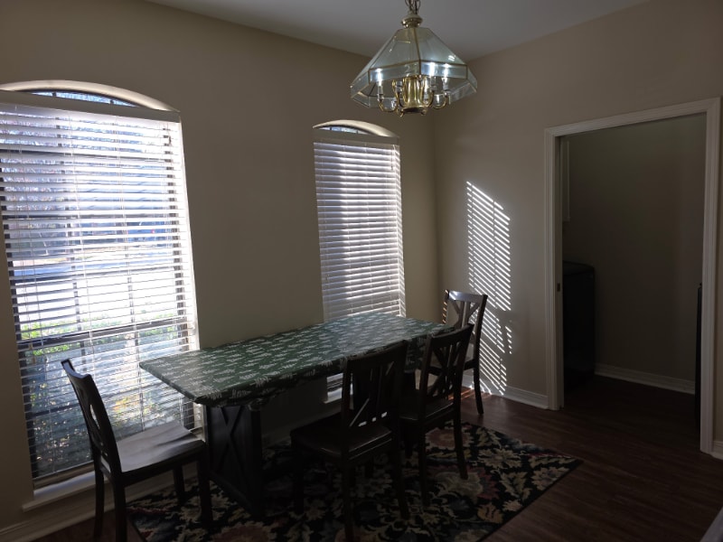 Building Photo - 712 Yorktown Ct