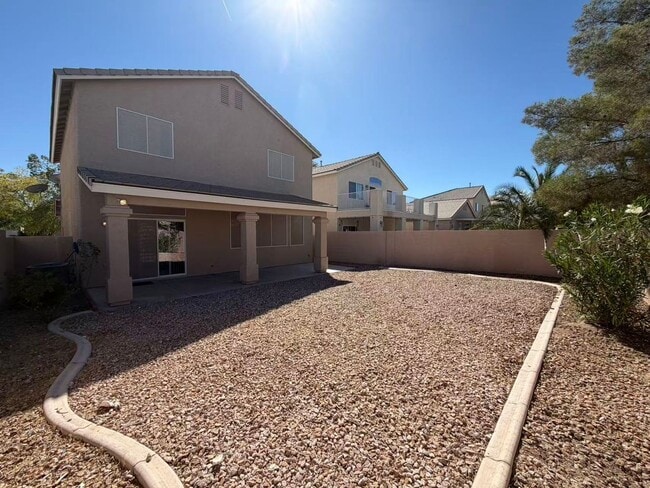 Building Photo - Nice 2-story home