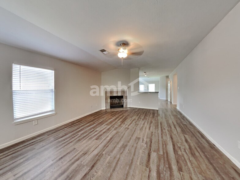 Building Photo - 18347 Austin Oak Ln