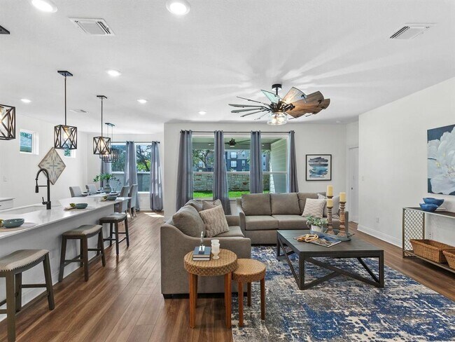 Building Photo - 125 Slenderleaf Dr