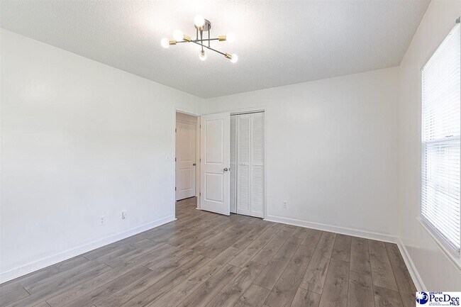 Building Photo - 2318 W Heron Dr