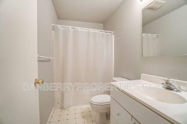 Building Photo - 3704 Willow Run Dr