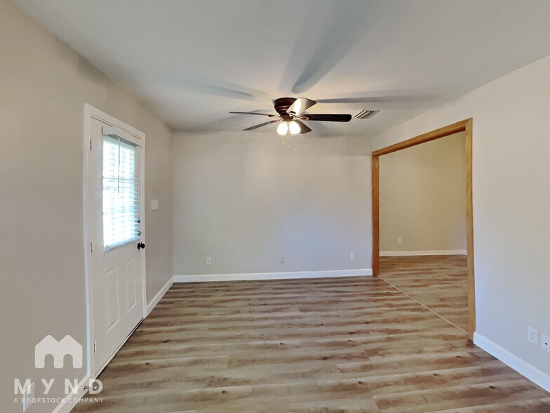 Building Photo - 521 Magnolia Dr