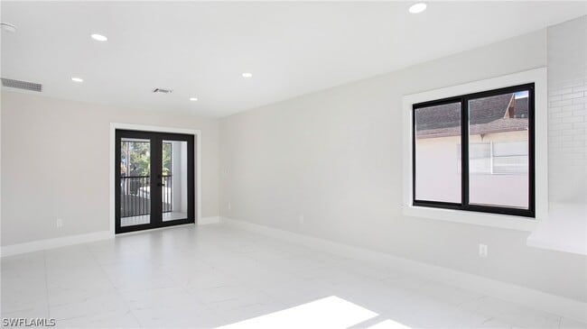 Building Photo - 9002 Somerset Ln