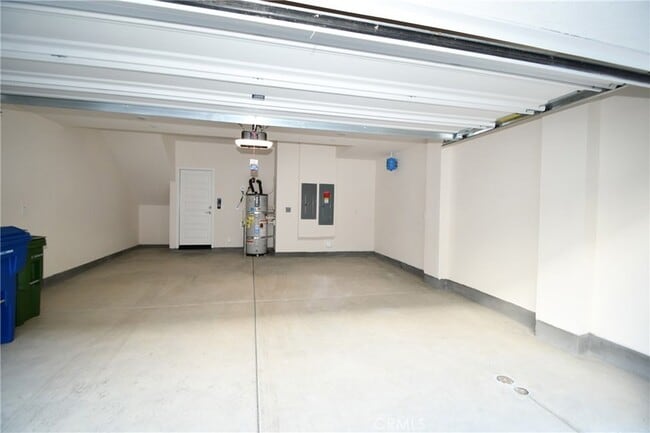 Building Photo - 1487 Skyline Ln