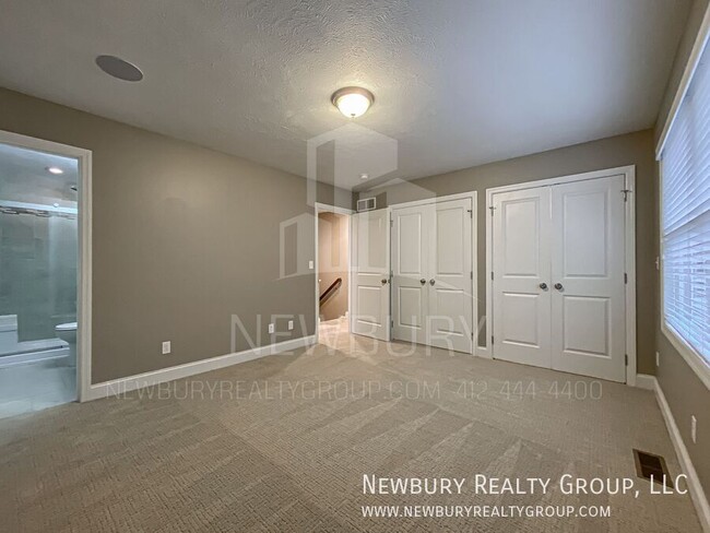 Building Photo - 2 Bedroom, 2.5 Bath Townhome - Discover th...