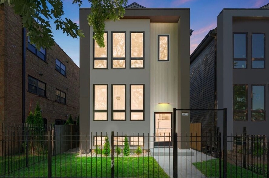 Building Photo - 6404 S Vernon Ave