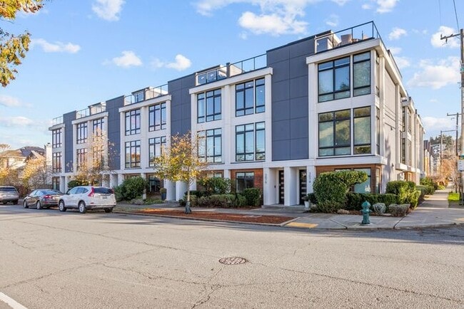 Building Photo - Stunning AIR CONDITIONED Alki Townhome w/ Rooftop Ocean View