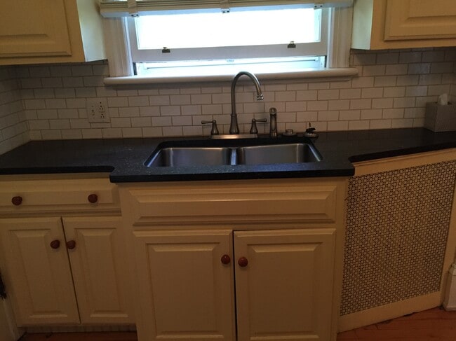 Kitchen - 1403 N Augusta St