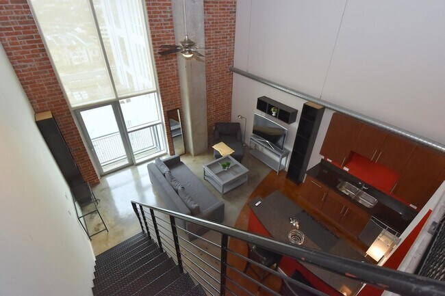 Building Photo - 2000 Bagby St