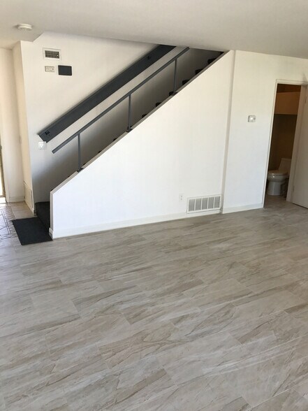 Building Photo - 33550 Rancho Vista Dr