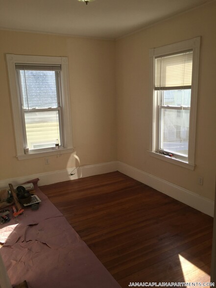 Building Photo - 17 Woodlawn St