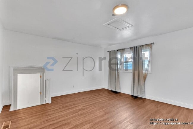 Building Photo - 1008 92nd Ave