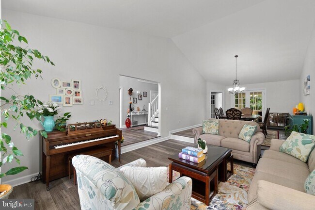 Building Photo - 6874 Caravan Ct