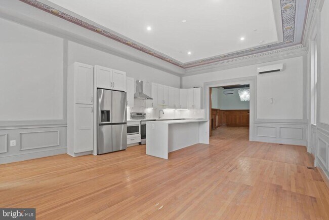 Building Photo - 812 Park Ave