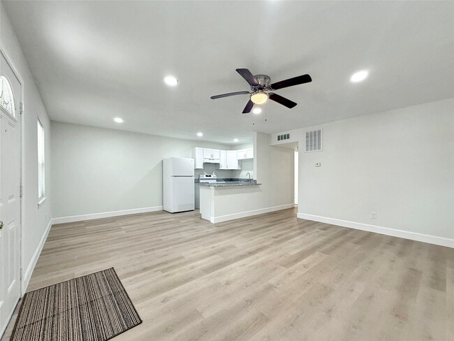 Building Photo - 1016 E Walker St