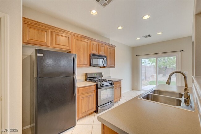 Building Photo - 9408 Santana Siesta Ave