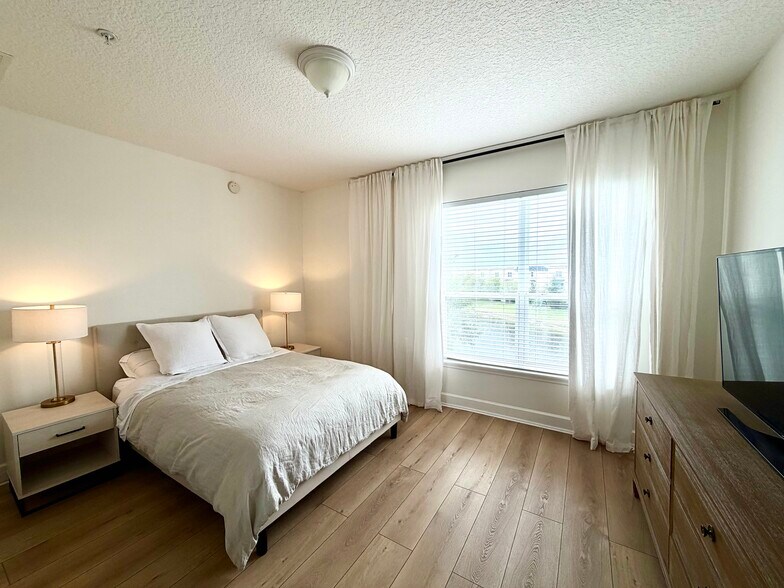 Master Bedroom #2 (3rd floor with in suite bathroom) - 4428 Ellipse Dr