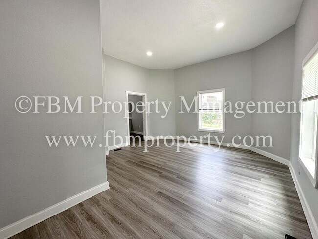 Building Photo - 518 N 26th St