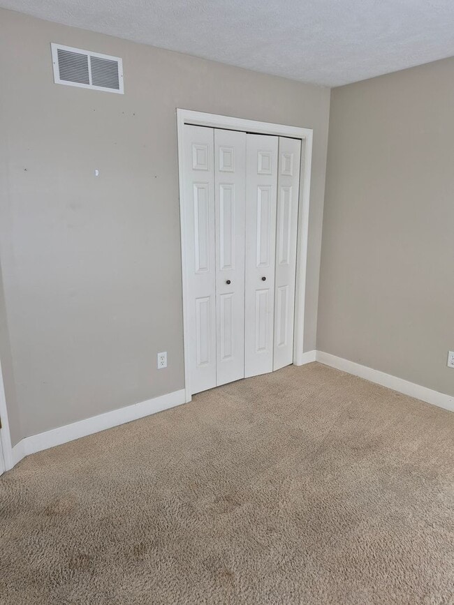 Building Photo - 79 Rogue River View Dr NE