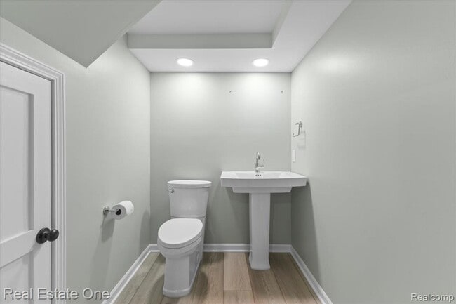 Building Photo - 1568 Grandview Dr