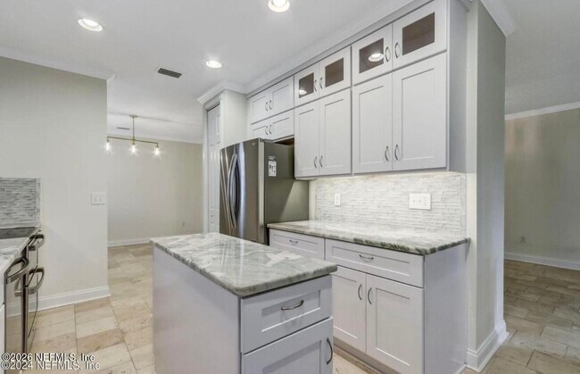 Building Photo - 156 Hidden Palms Ln