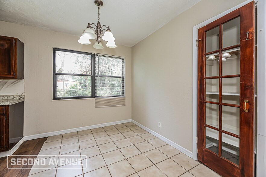 Building Photo - 2327 Looking Glass Ln
