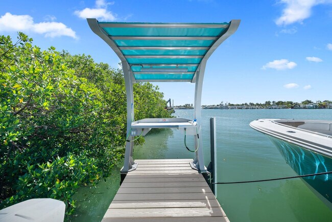 Building Photo - 247 Pescayo Ave