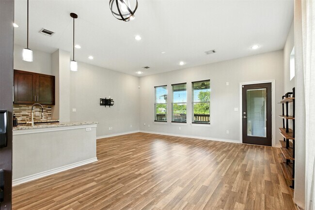 Building Photo - 5105 Ricky St