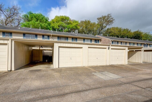 Building Photo - 6422 Burgoyne Dr.