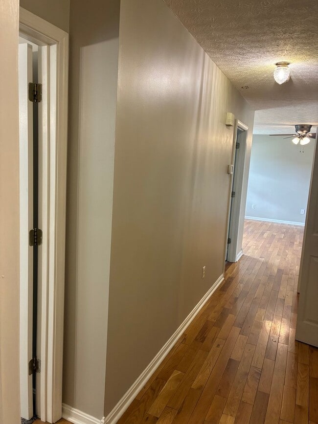 Building Photo - **NEW PRICE**   **New Paint**   **New Carpet**  Ready for YOU!!