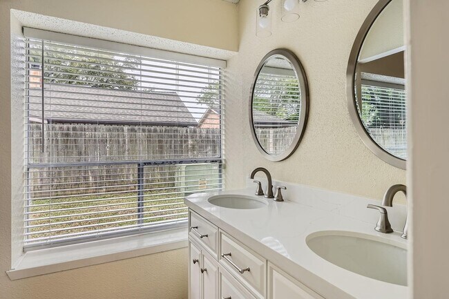 Building Photo - 3418 Cannon Pass Ct