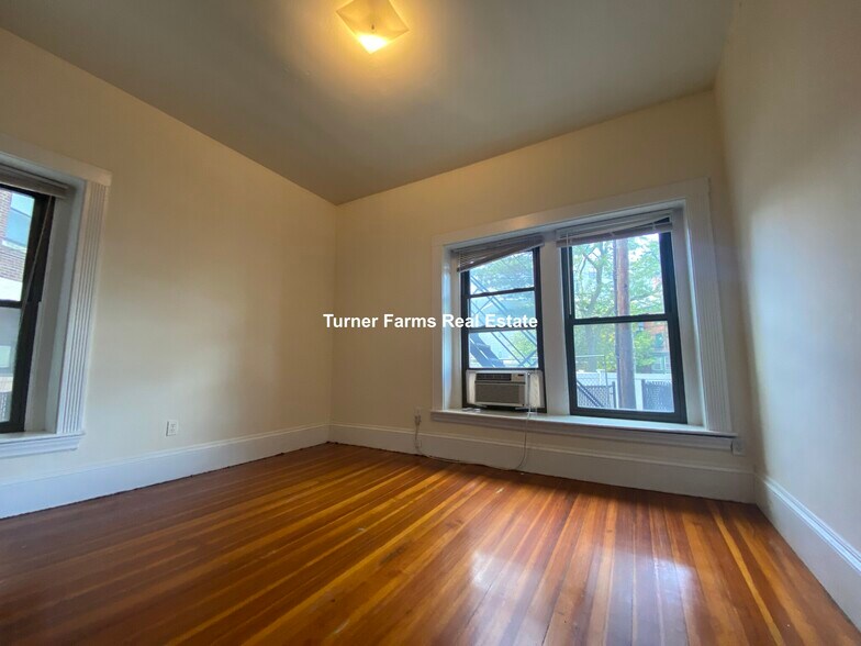Building Photo - 1386A Beacon St