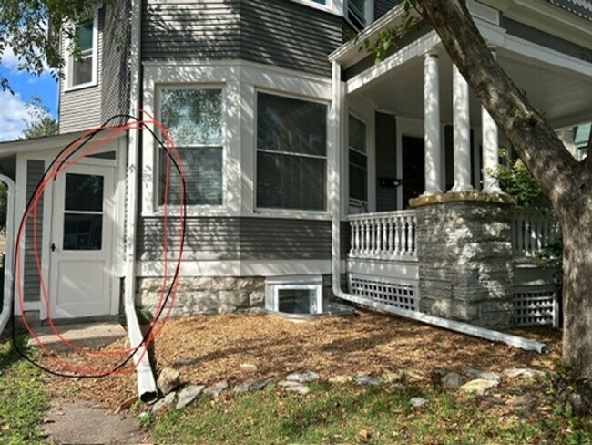 Building Photo - 643 Grand Ave
