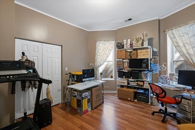Building Photo - 4404 S Prairie Ave