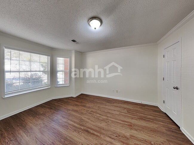 Building Photo - 3232 Spring Mesa Dr SW