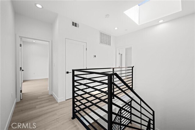 Building Photo - 646 N Boyle Ave