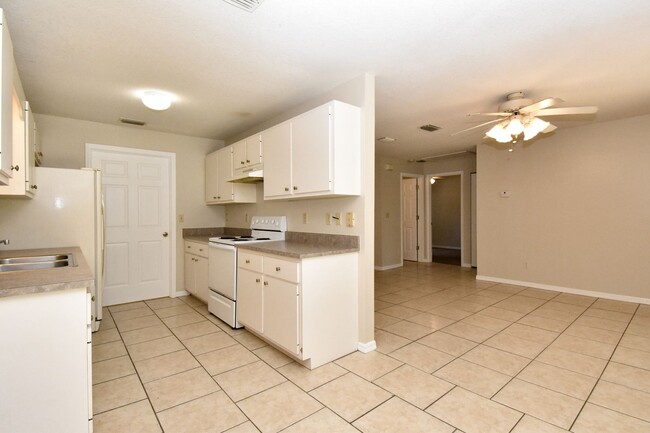 Building Photo - 3BR/2BA Corner Lot Home + BONUS ROOM – $17...