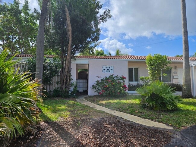 Building Photo - 1152 Bayview Dr