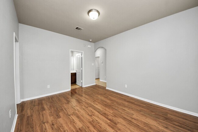 Building Photo - 3211 Norville Ln