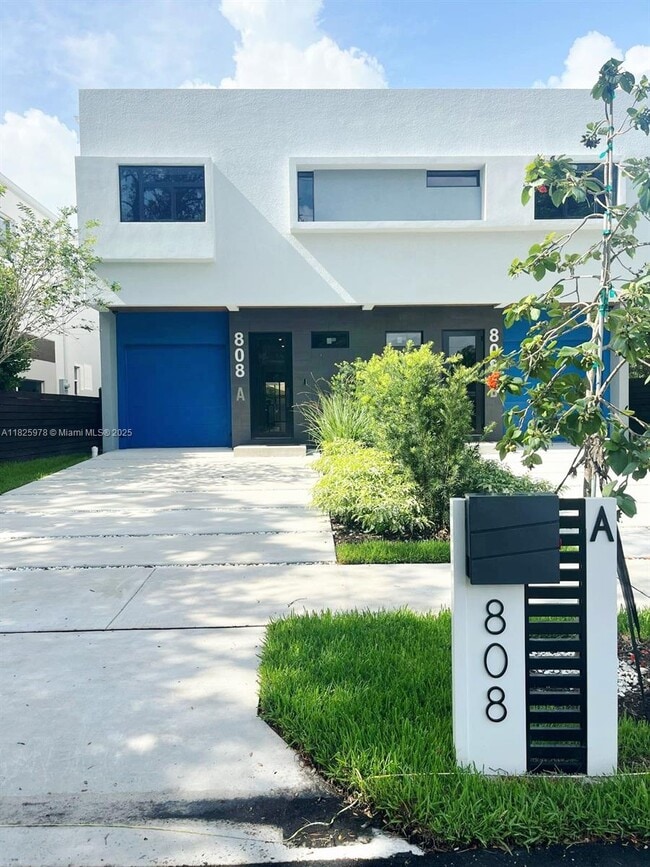 Building Photo - 808-810 SW 9th St