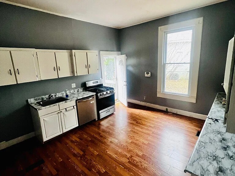 Building Photo - 513 Creswell Ave