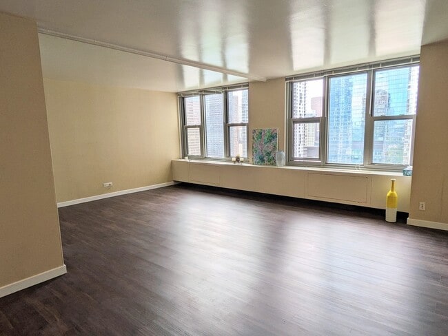 Building Photo - 400 E Randolph St